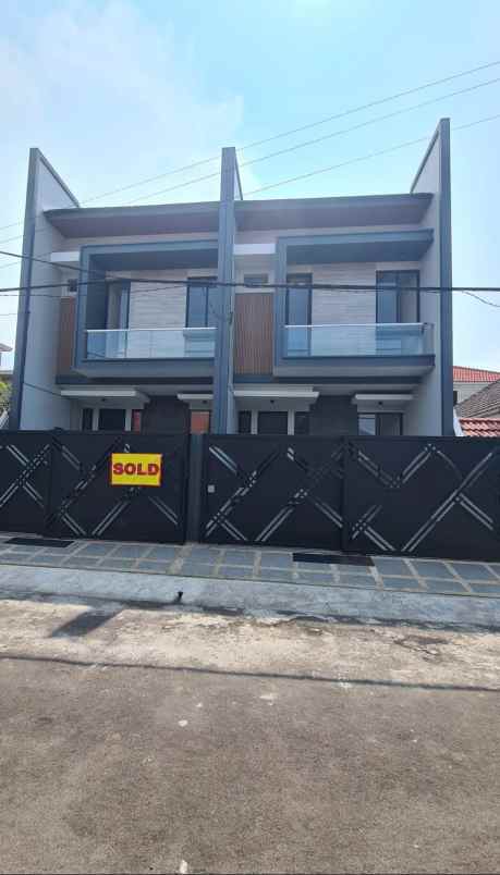 dijual rumah manyar tirtoyoso