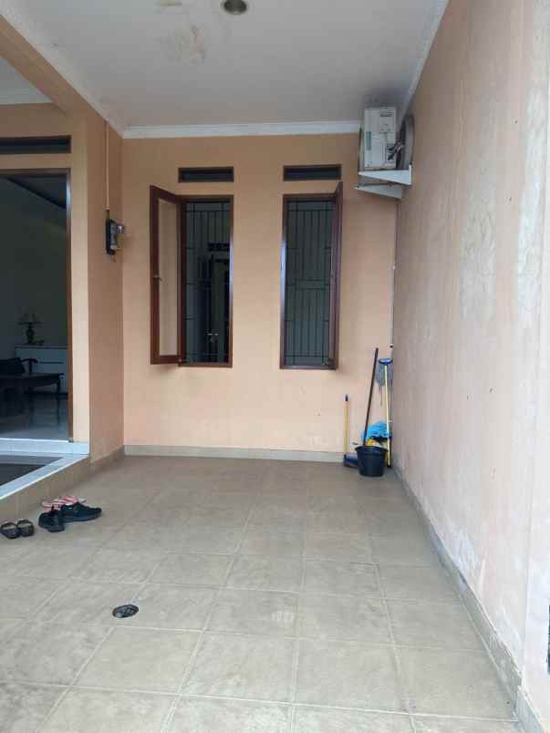 dijual rumah meruya selatan