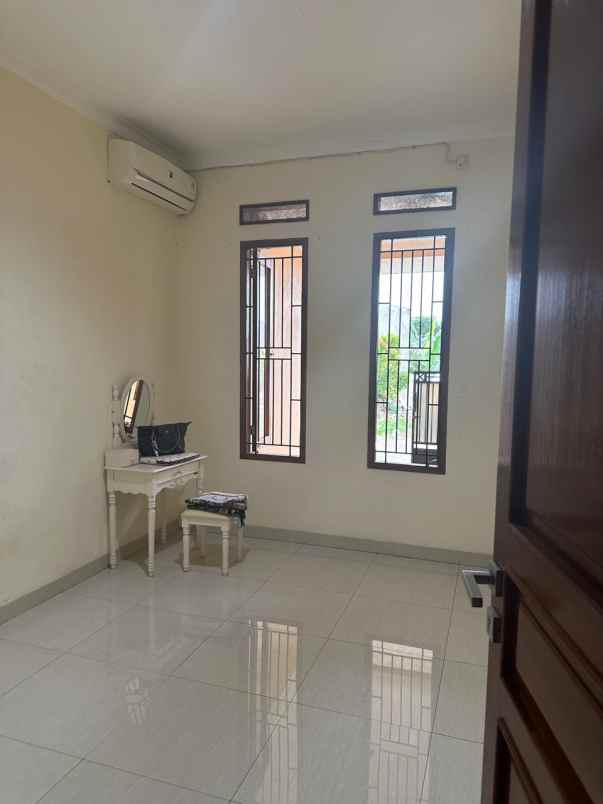 dijual rumah meruya selatan
