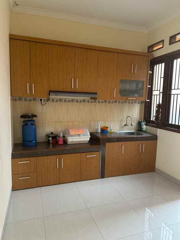 dijual rumah meruya selatan