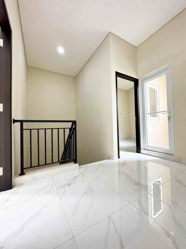 dijual rumah meruyung limo