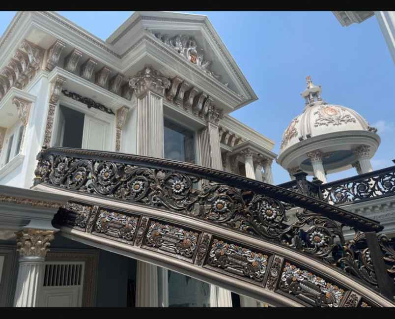 dijual rumah mewah 2 lantai tipe classic di purwakarta