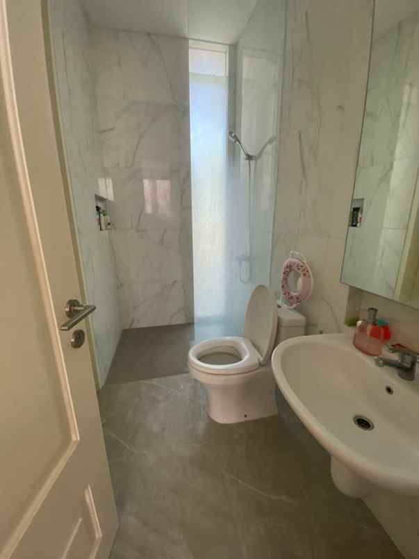 dijual rumah mewah grand pakuwon surabaya barat