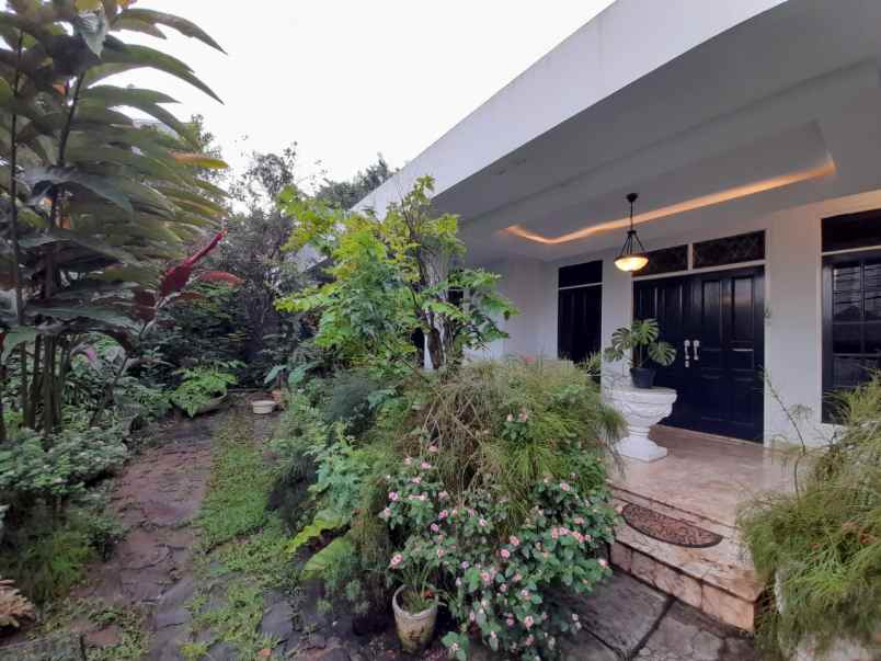 dijual rumah mewah srengseng kebon jeruk jakarta barat