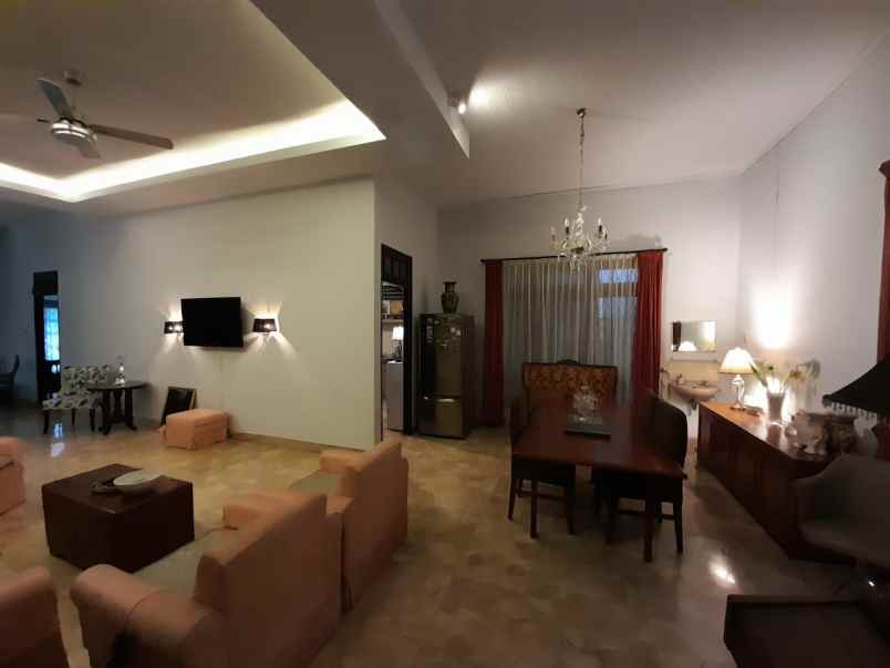 dijual rumah mewah srengseng kebon jeruk jakarta barat