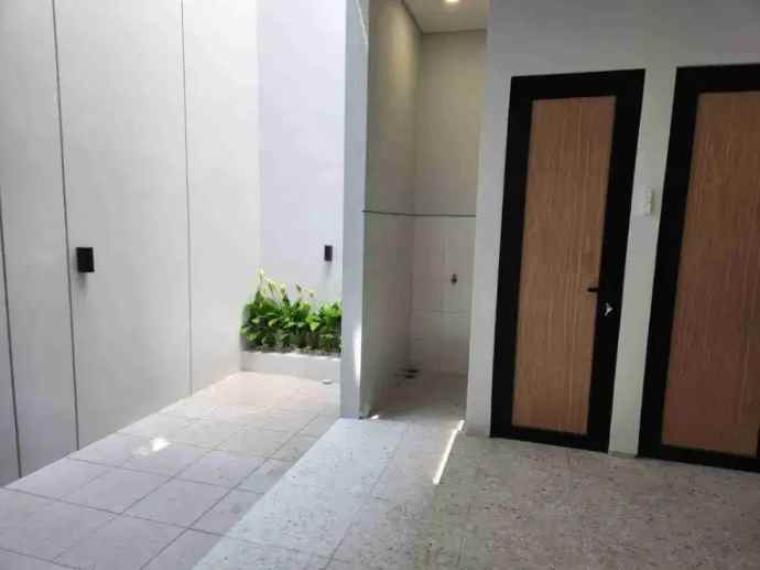 dijual rumah mulyosari