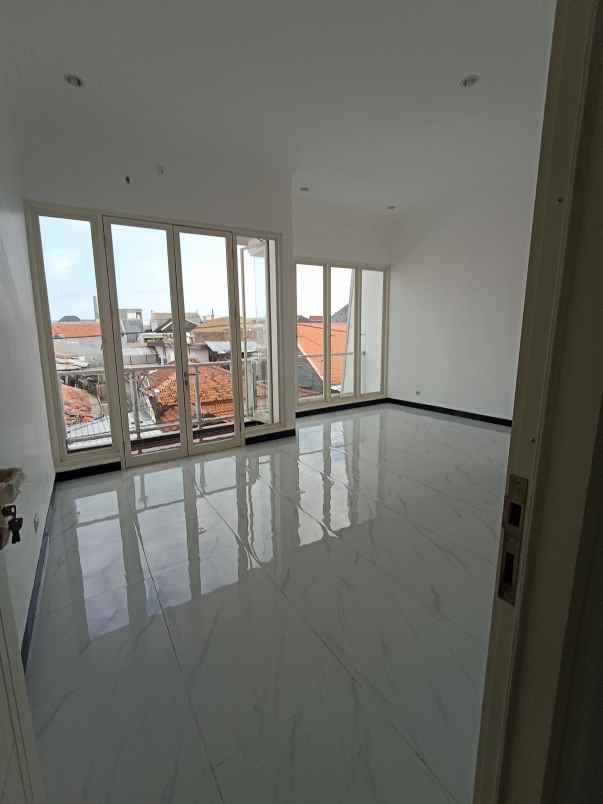 dijual rumah mulyosari