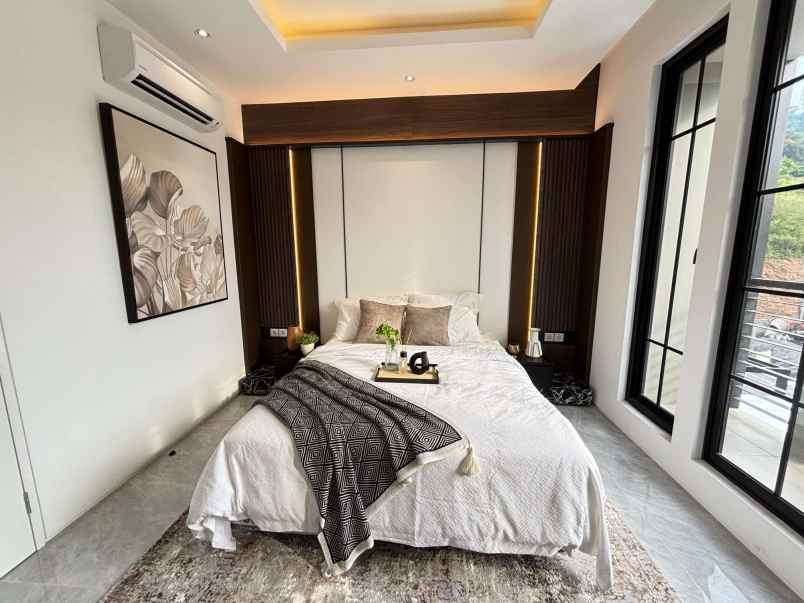 dijual rumah ngesrep