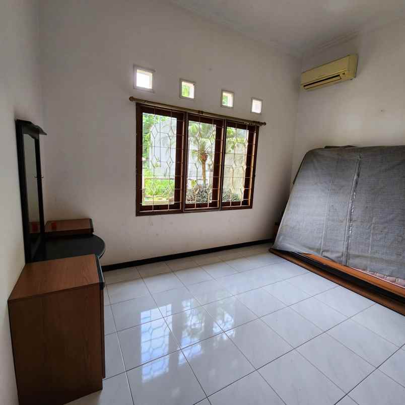 dijual rumah ngesrep