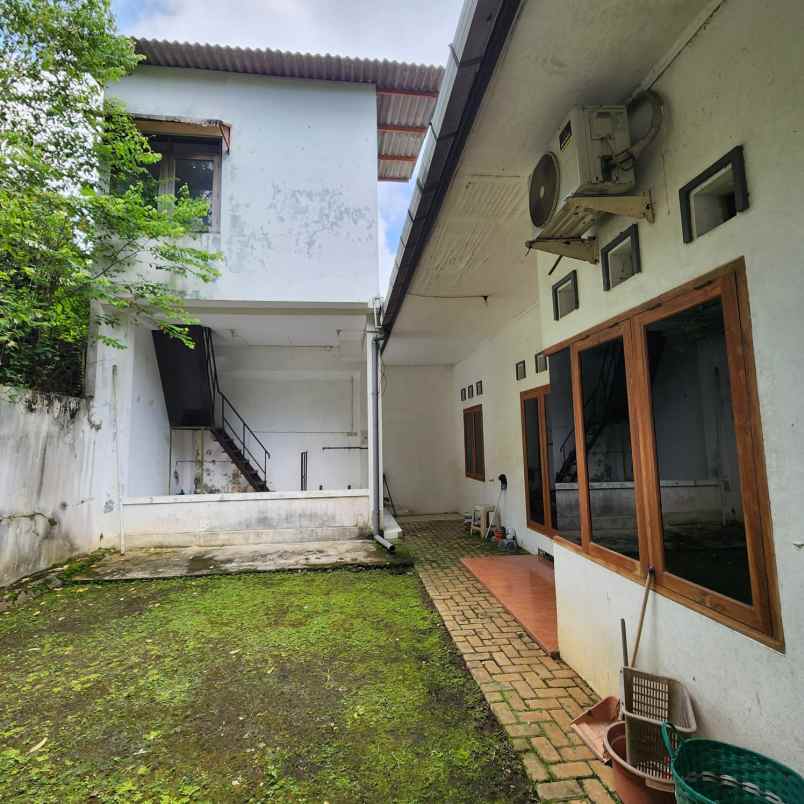 dijual rumah ngesrep