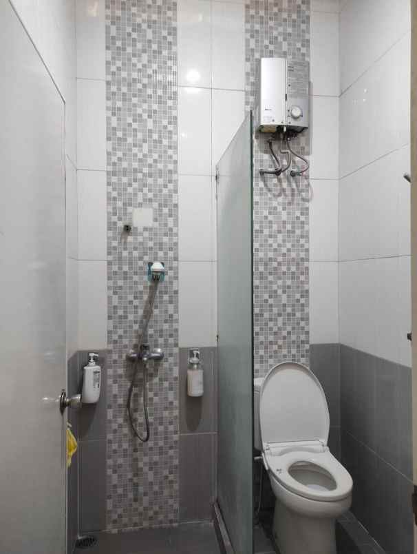 dijual rumah nirwana eksekutif