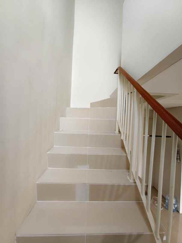 dijual rumah northwest lake