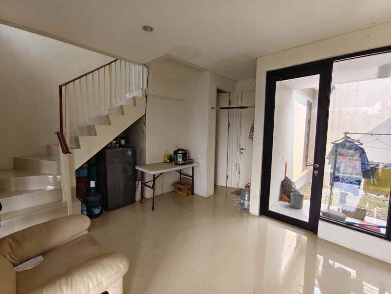 dijual rumah northwest lake