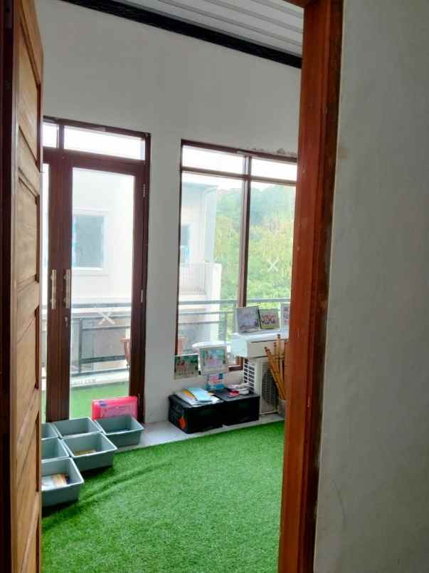 dijual rumah padasuka