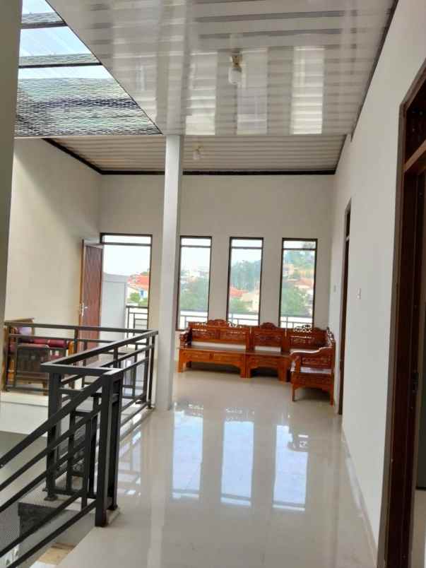 dijual rumah padasuka