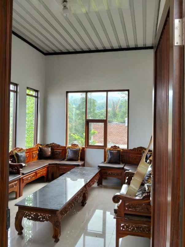 dijual rumah padasuka