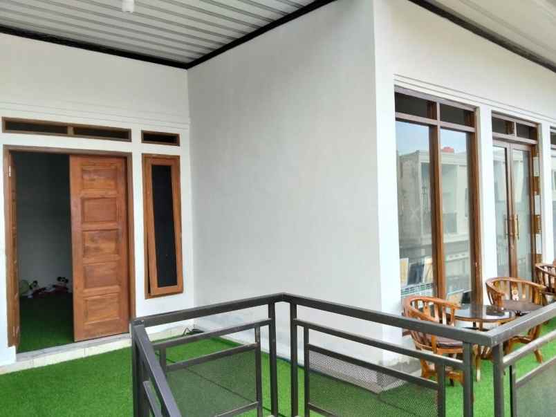 dijual rumah padasuka