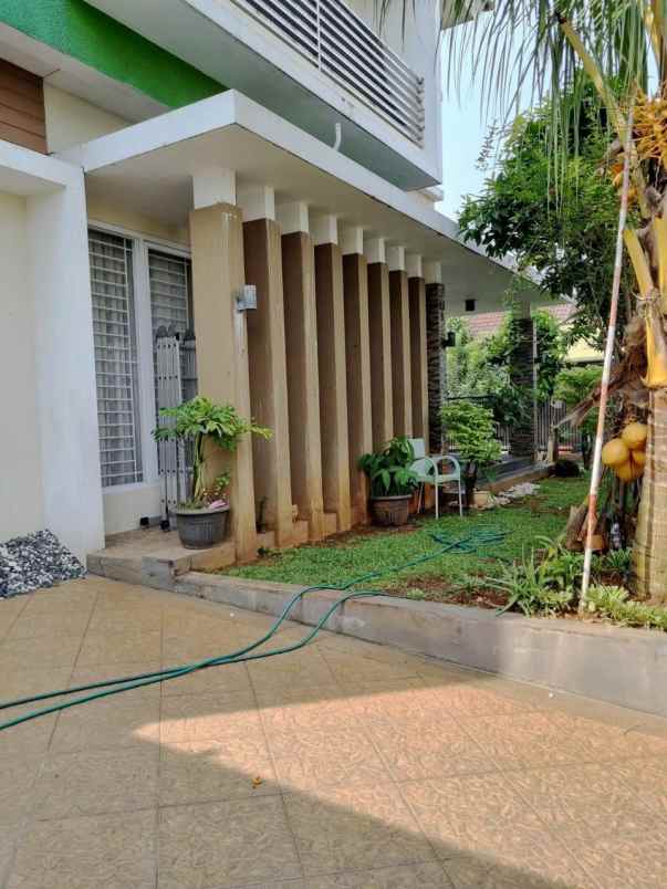 dijual rumah padurenan