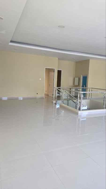 dijual rumah pakuwon city