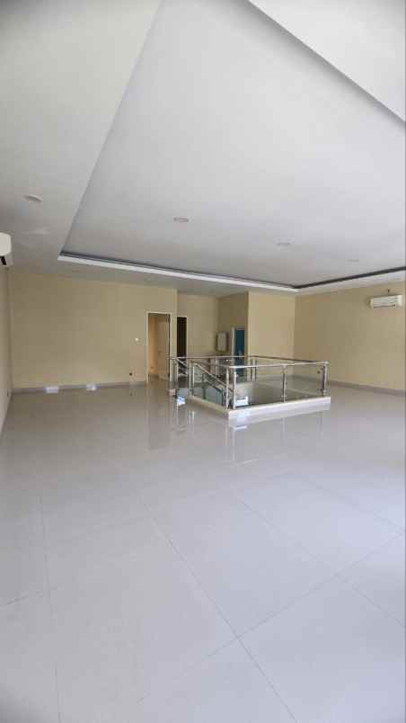 dijual rumah pakuwon city