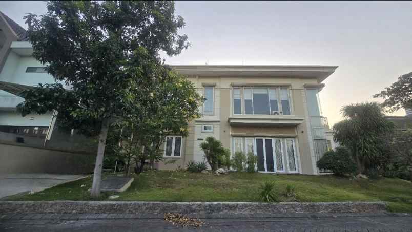 dijual rumah pakuwon city