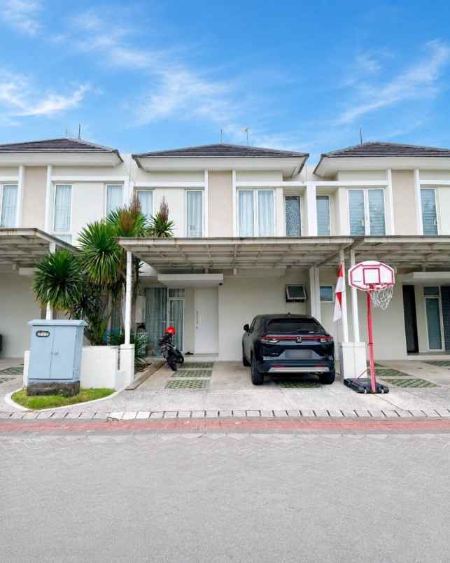 dijual rumah pakuwon city