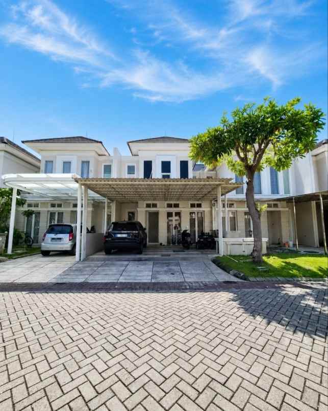 dijual rumah pakuwon city