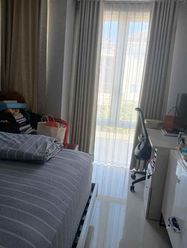 dijual rumah pakuwon city grand island