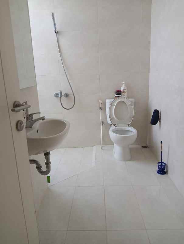 dijual rumah pakuwon city grand island