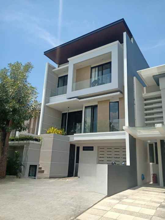 dijual rumah pakuwon indah granada