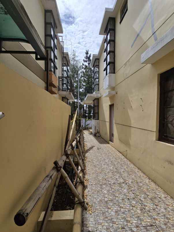 dijual rumah panunggangan barat