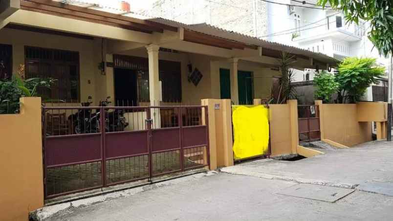 dijual rumah pela mampang