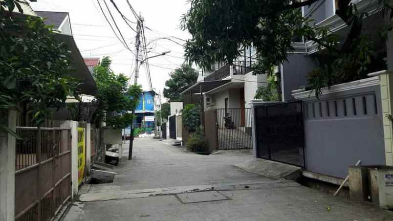dijual rumah pela mampang