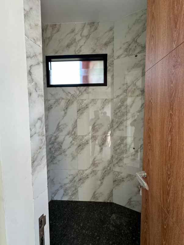 dijual rumah perum sabella praya