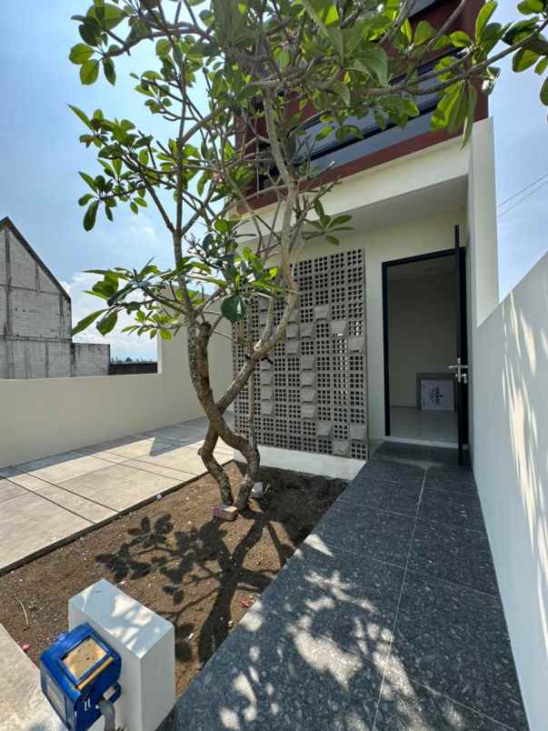 dijual rumah perum sabella praya
