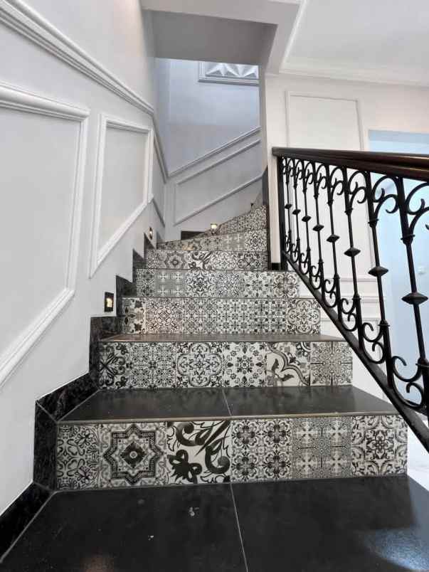 dijual rumah perumahan taman anyelir