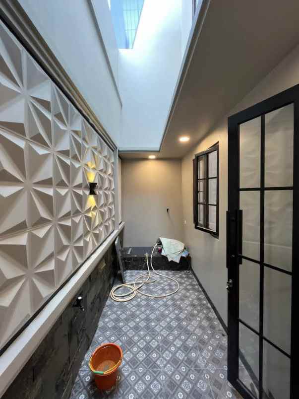 dijual rumah perumahan taman anyelir