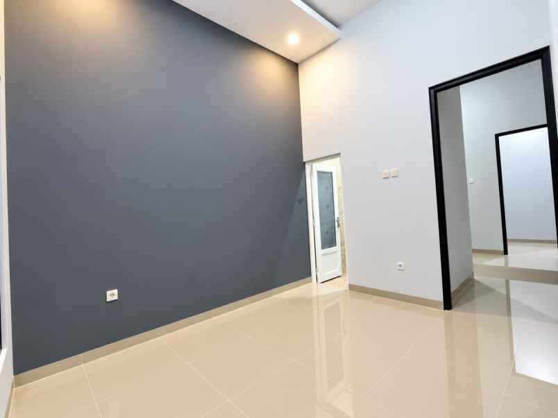 dijual rumah perumahan villa indah