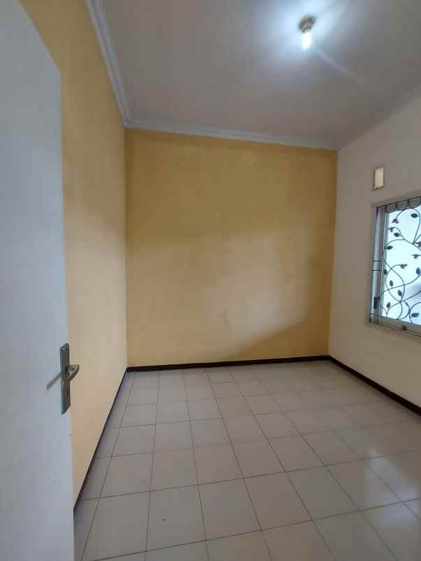 dijual rumah perumahan ykp rungkut