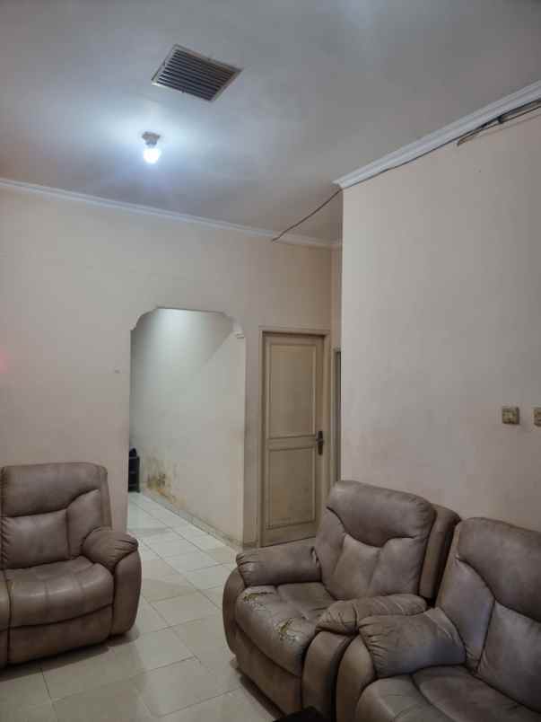 dijual rumah petir cipondoh tangerang