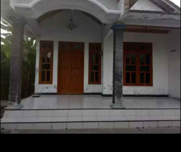 dijual rumah pinggir jalan utama