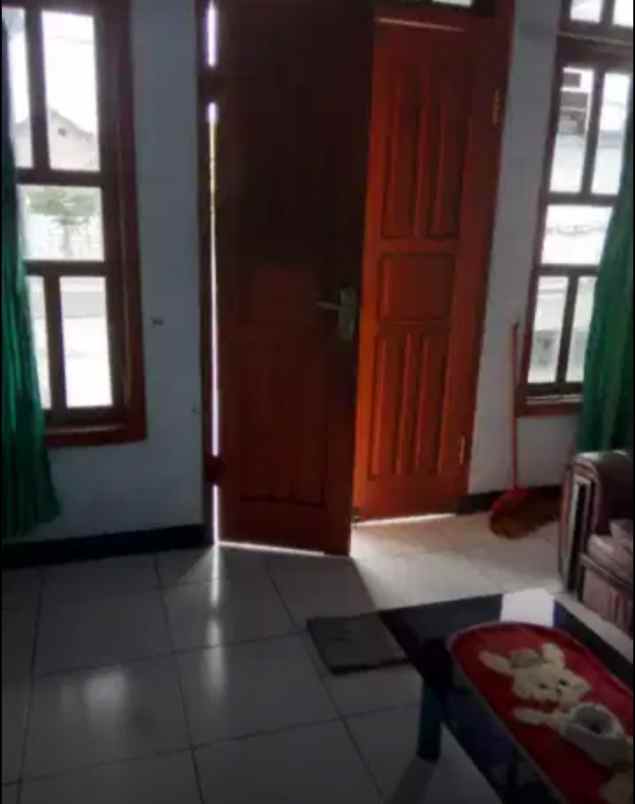 dijual rumah pinggir jalan utama