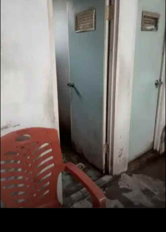 dijual rumah pinggir jalan utama