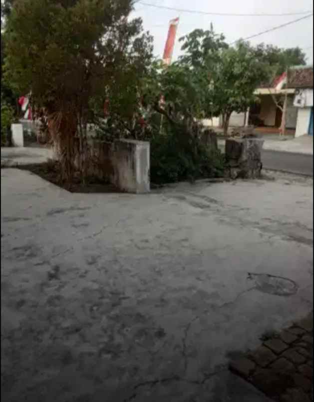 dijual rumah pinggir jalan utama