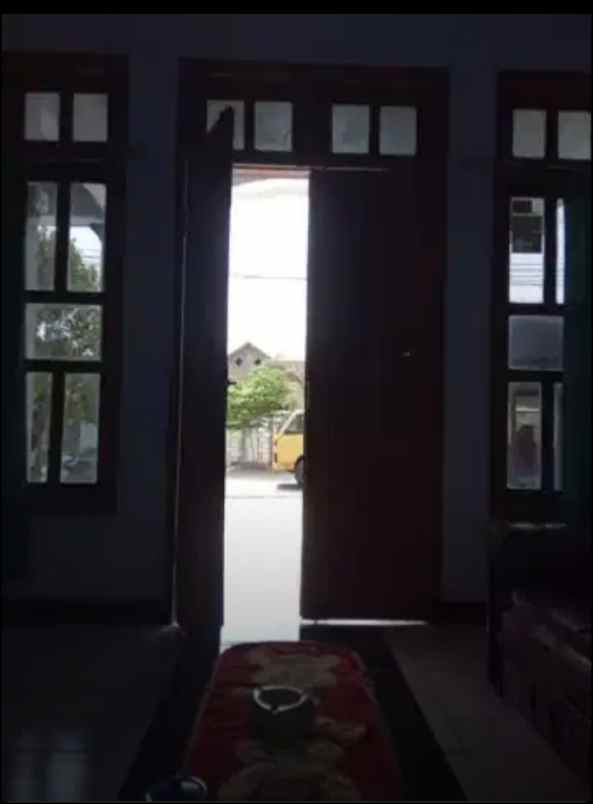 dijual rumah pinggir jalan utama