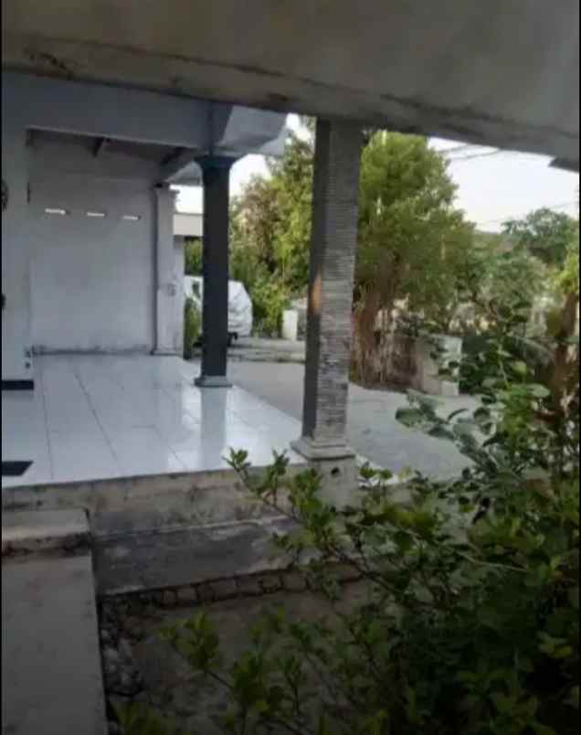 dijual rumah pinggir jalan utama