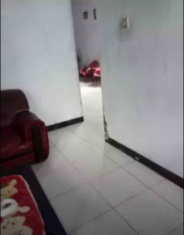 dijual rumah pinggir jalan utama