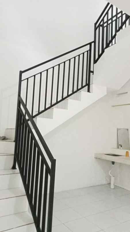 dijual rumah pinus regency