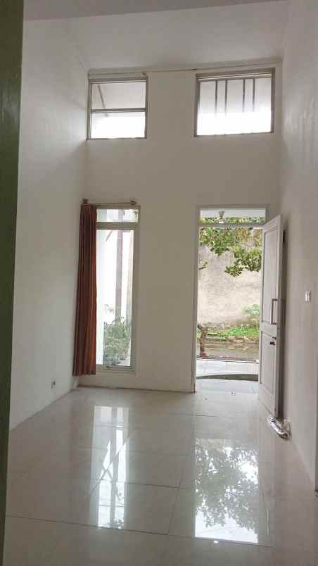 dijual rumah pinus regency