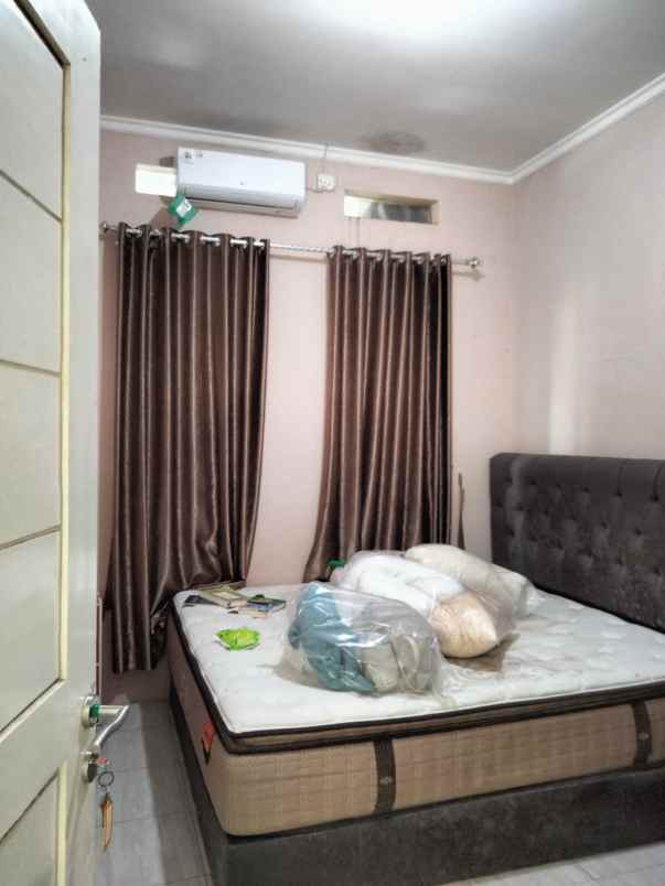 dijual rumah plumbon